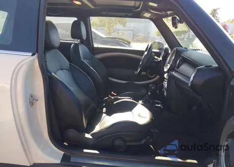 2009 Mini Cooper z USA, uszkodzony, nr VIN WMWMF33559TW77899